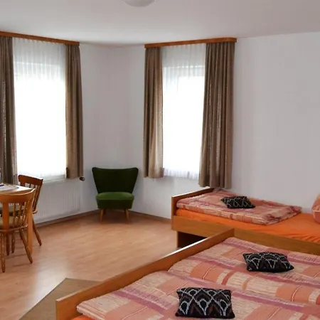 Zur Burg 3*