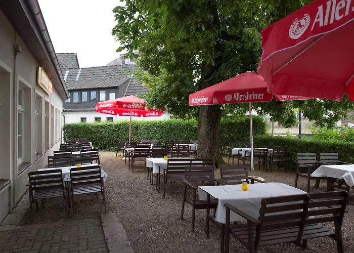 Zur Burg Отель 3*