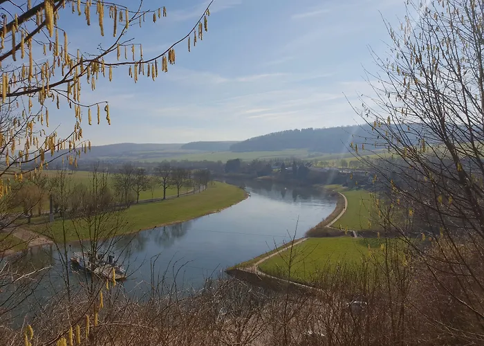 Zur Burg Отель